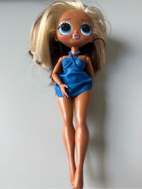 L.O.L. Surprise! O.M.G. Trendsetter Fashion Doll Cut Hair Blue Dress Loose 10"